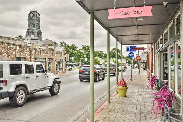 105 W Pearl St, Granbury, TX 76048